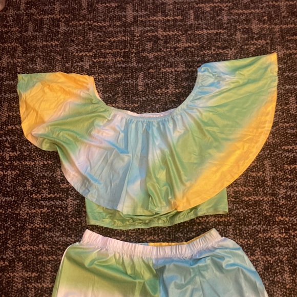 Brand new outfit - Picture 3 of 3